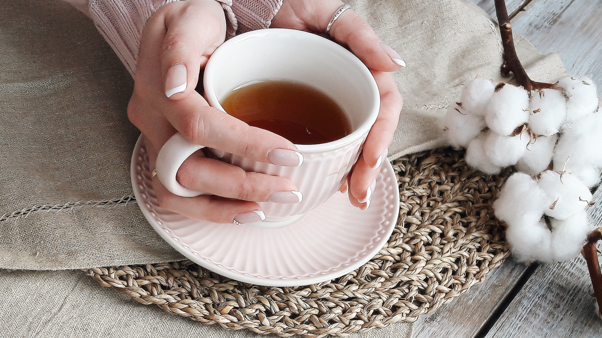 tea-cup-hands